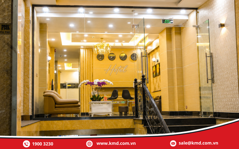 Cửa kính khách sạn