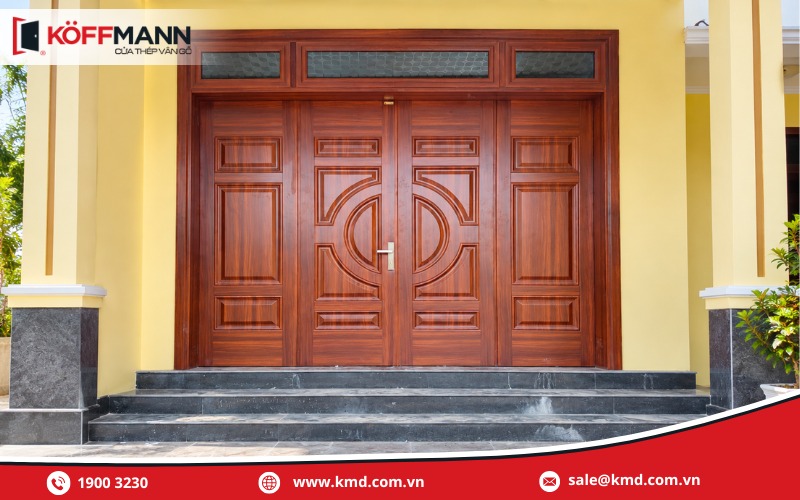 Mẫu cửa thép vân gỗ 4 cánh có 3 ô thoáng kính