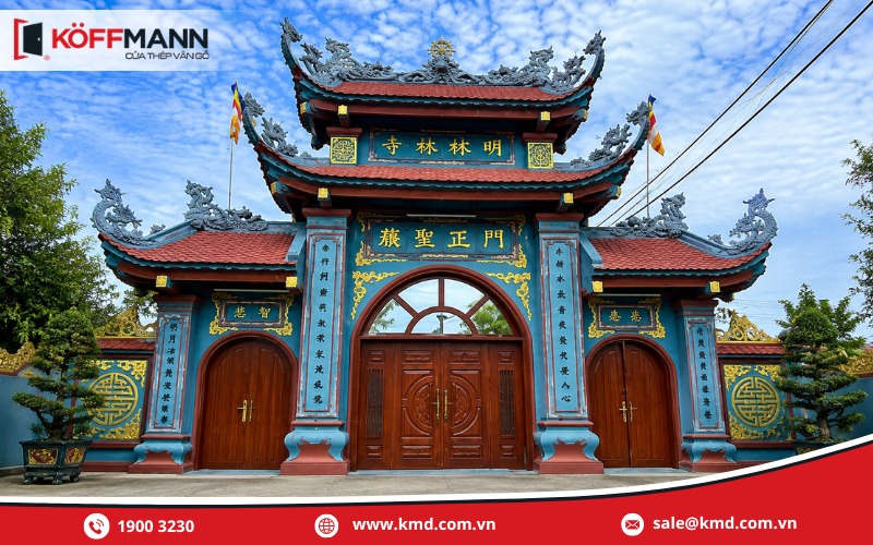 Vì sao nên chọn cửa thép vân gỗ làm cửa cổng chùa?